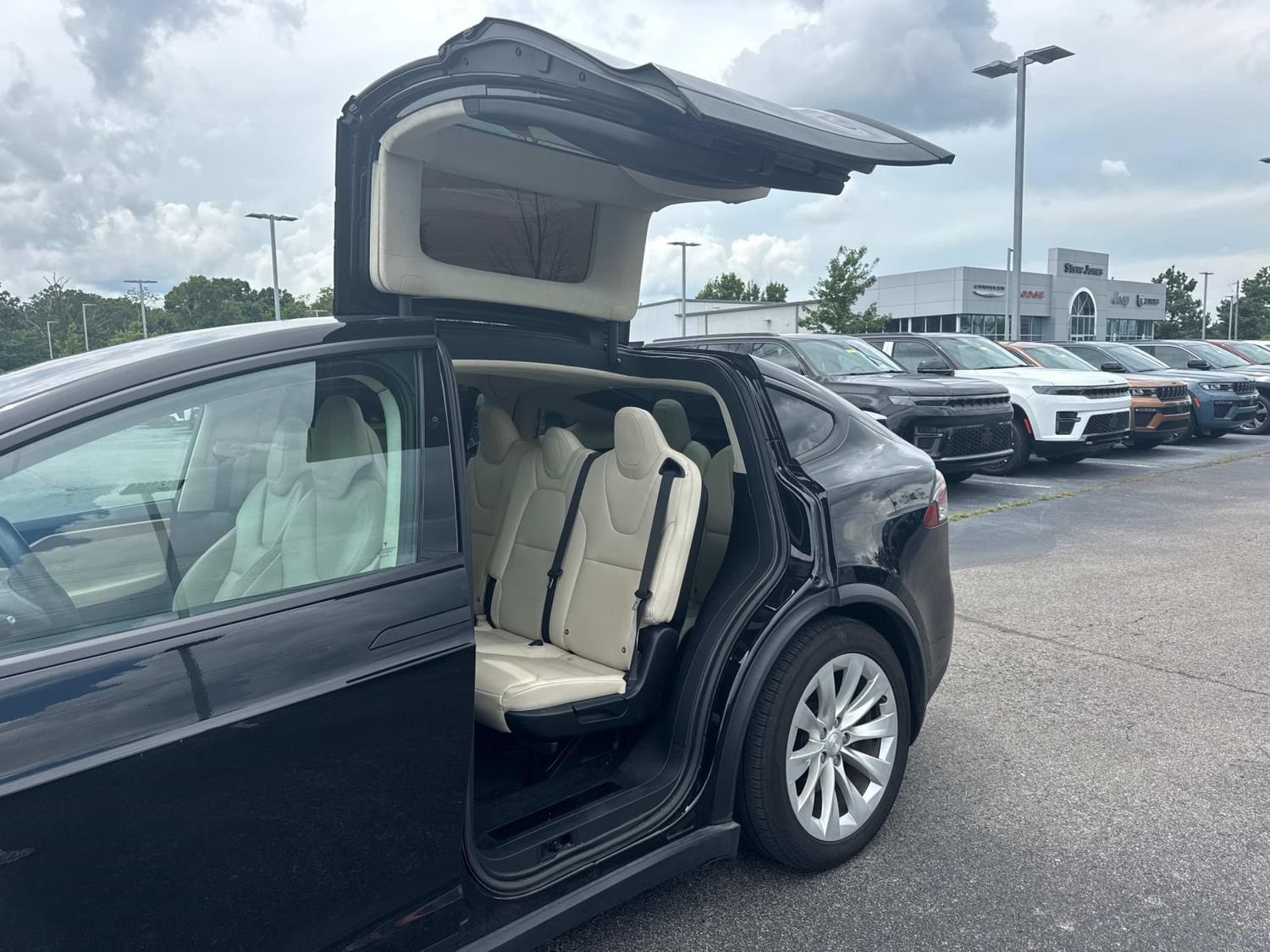 Used 2018 Tesla Model X 75D AWD/4WD image 16