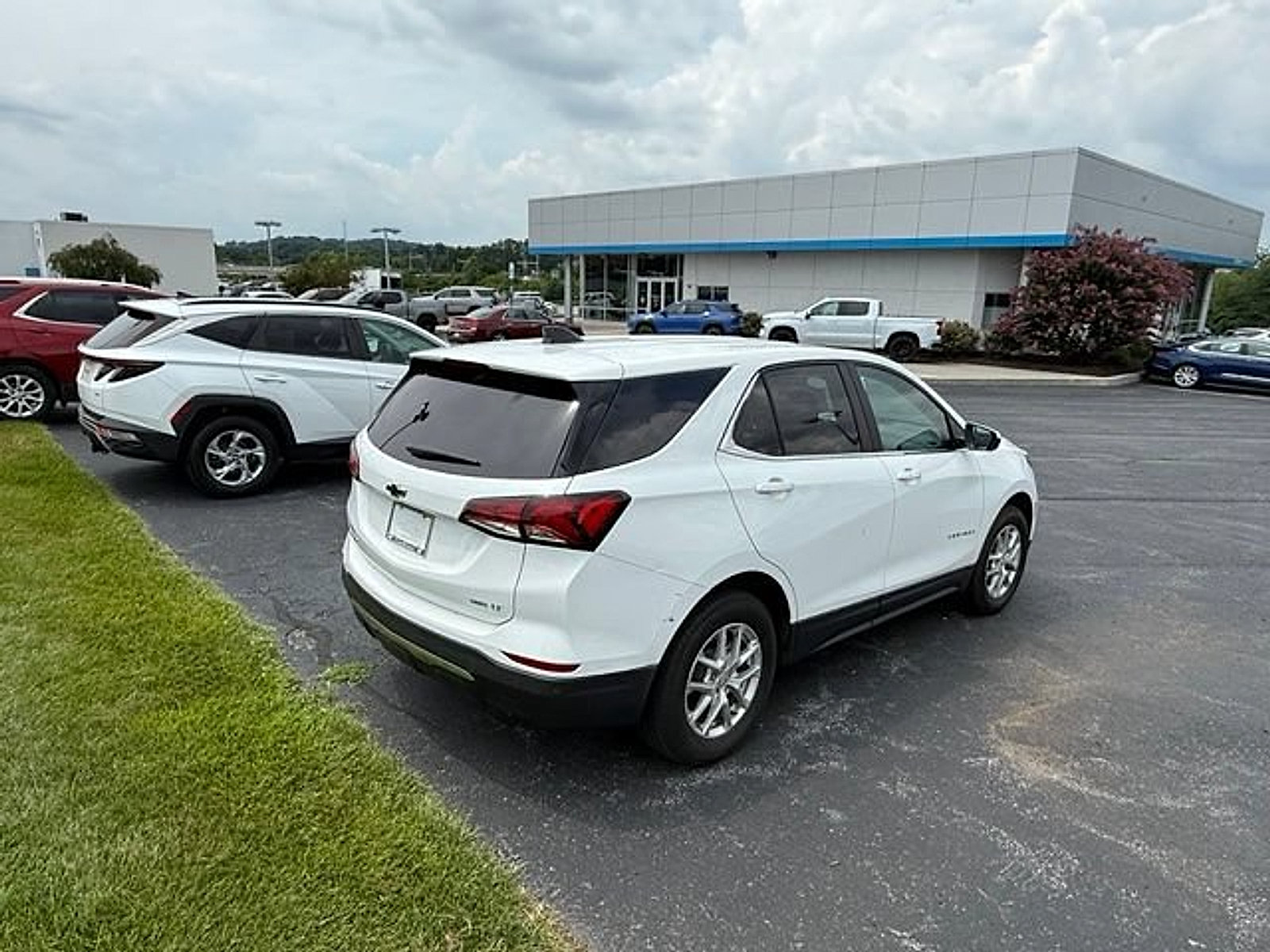 Used 2024 Chevrolet Equinox LT w/ LPO, Floor Liner Package AWD/4WD image 7