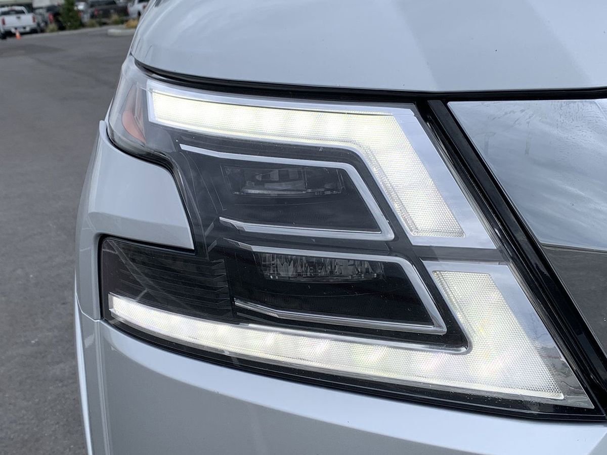 Used 2023 Nissan Armada SV image 9