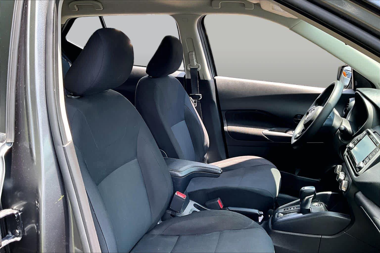 Used 2023 Nissan Kicks S FWD image 9