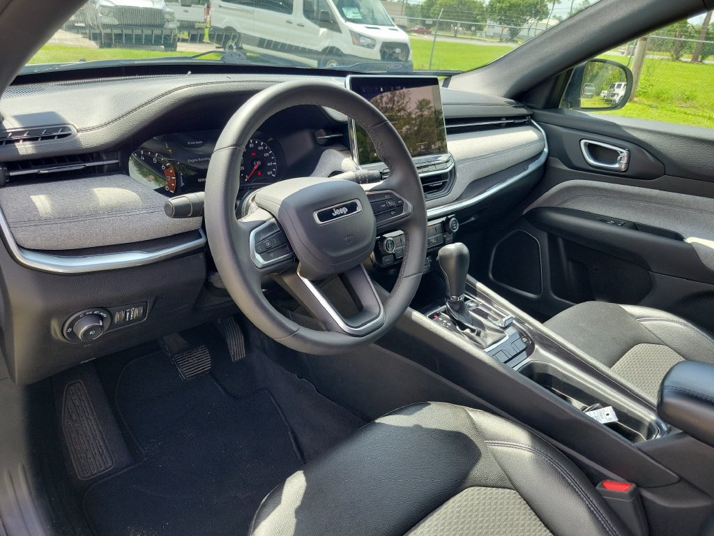 Used 2024 Jeep Compass Latitude AWD/4WD image 19