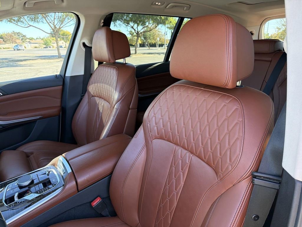 Used 2023 BMW X7 xDrive40i image 24