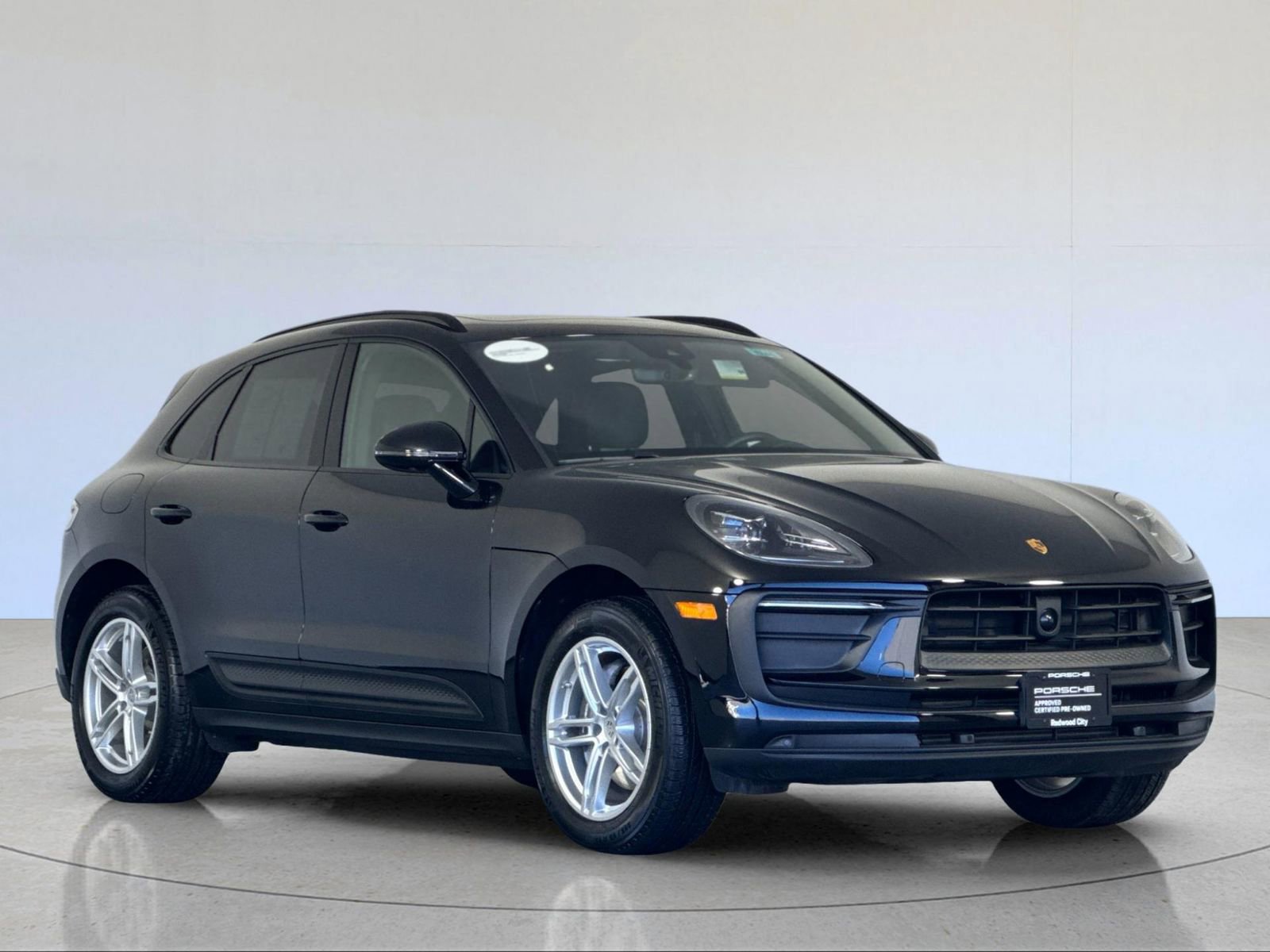 Certified 2025 Porsche Macan image 10