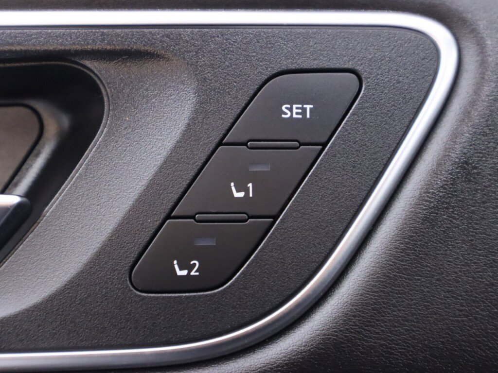 Used 2022 Nissan Rogue Platinum w/ Head-Up Display Package AWD/4WD image 35
