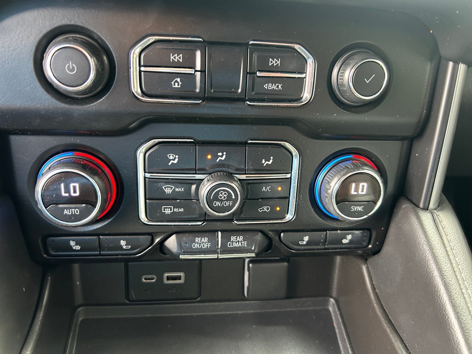 Used 2021 Chevrolet Tahoe LT AWD/4WD image 22