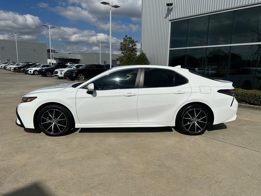 Used 2024 Toyota Camry SE image 6