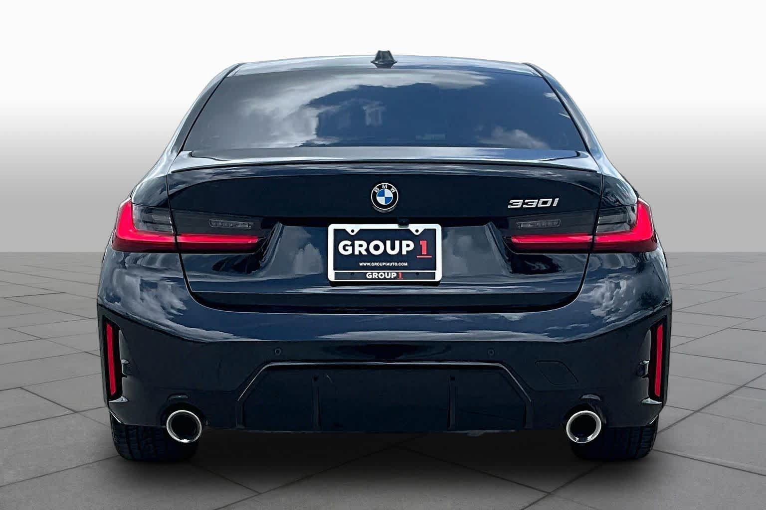 Used 2023 BMW 330i Sedan w/ M Sport Package RWD image 4