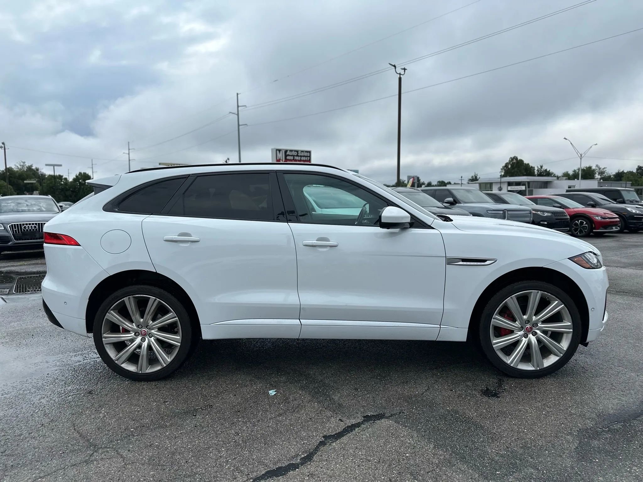 Used 2019 Jaguar F-PACE S image 5