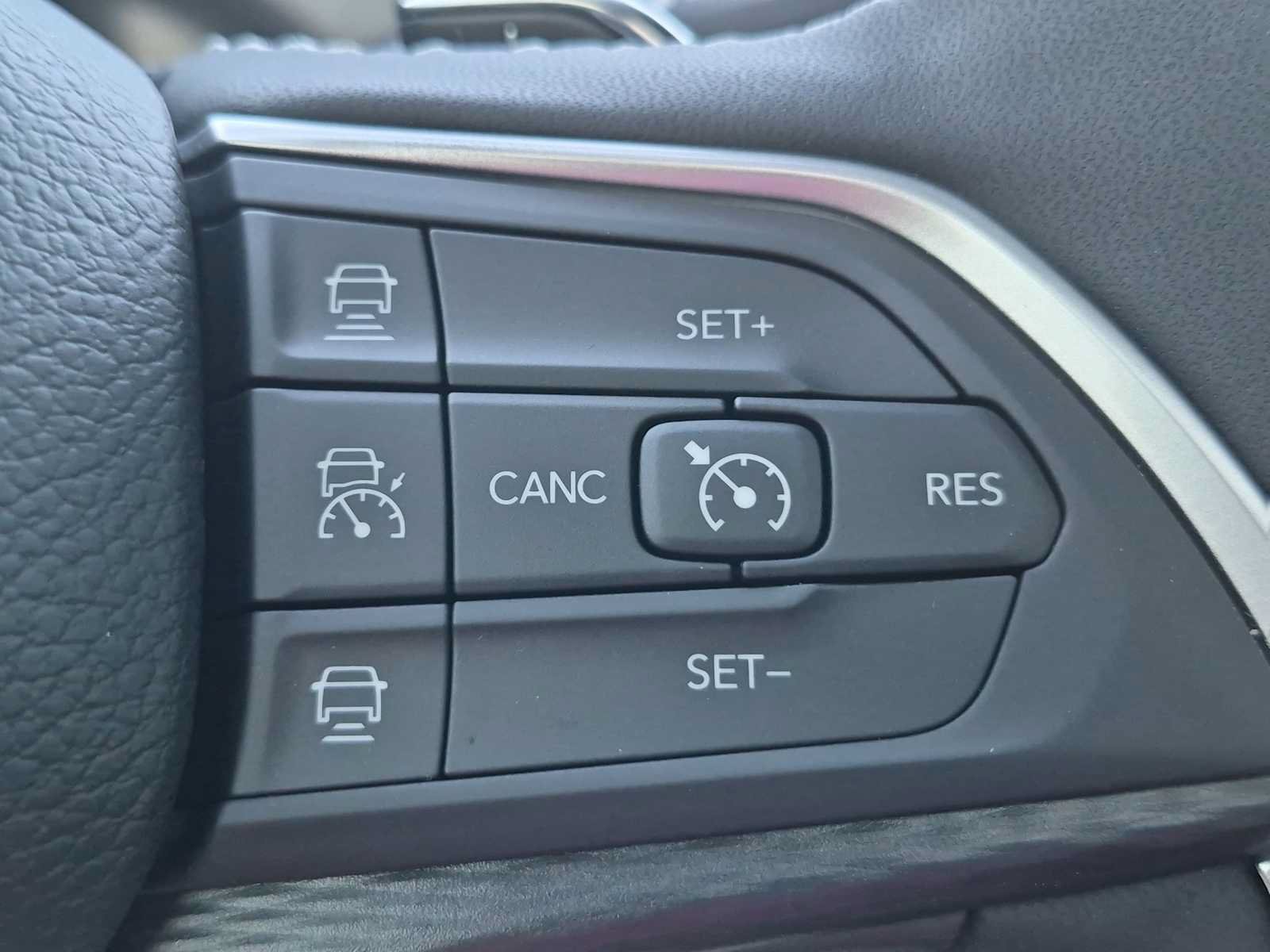 Used 2025 Jeep Grand Cherokee L Altitude AWD/4WD image 27