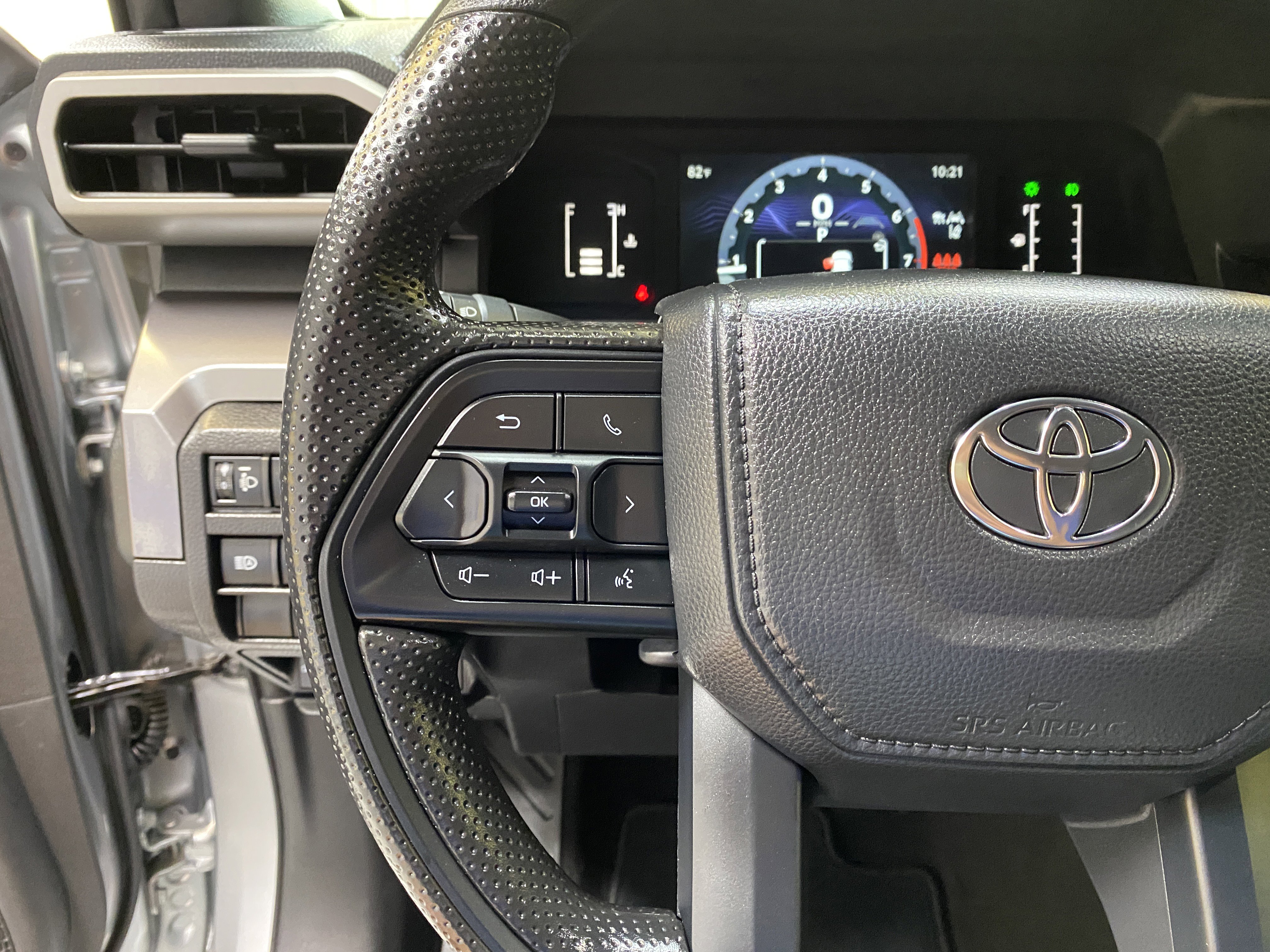 Used 2025 Toyota Tacoma SR5 image 33