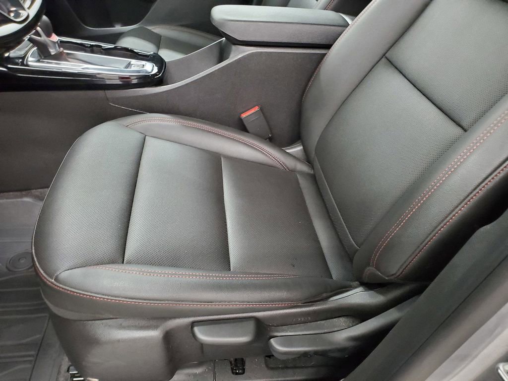 Certified 2025 Chevrolet Trax RS w/ Driver Confidence Package image 13