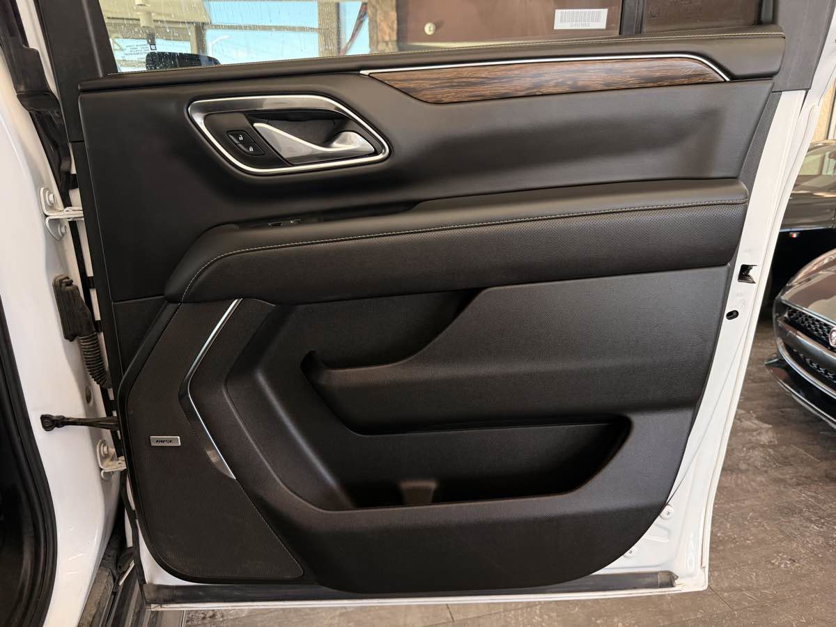 Used 2023 Chevrolet Suburban Premier image 33