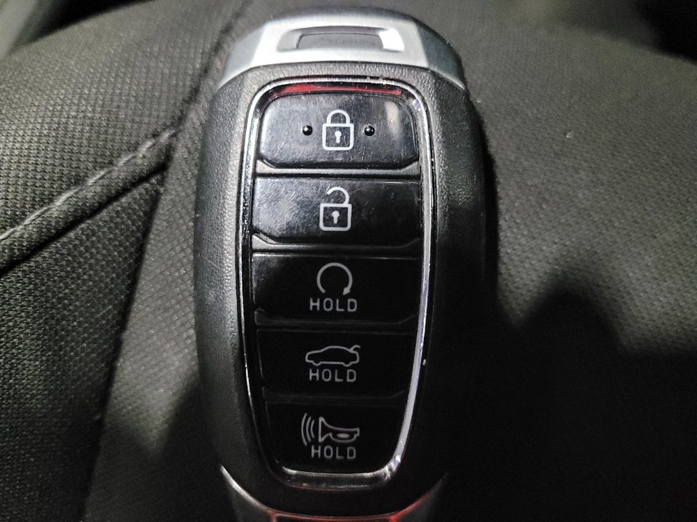 Used 2021 Hyundai Elantra SEL w/ Convenience + Premium Package FWD image 32