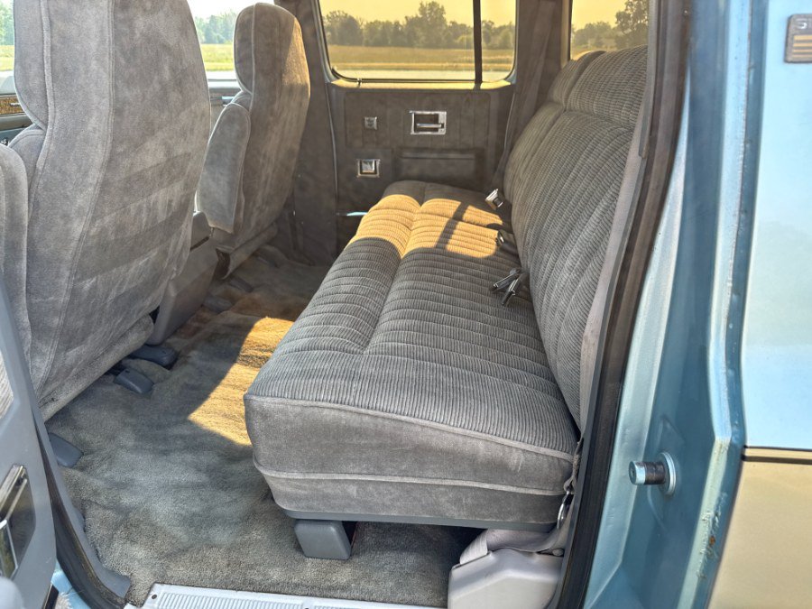 Used 1989 Chevrolet Suburban 4WD image 24