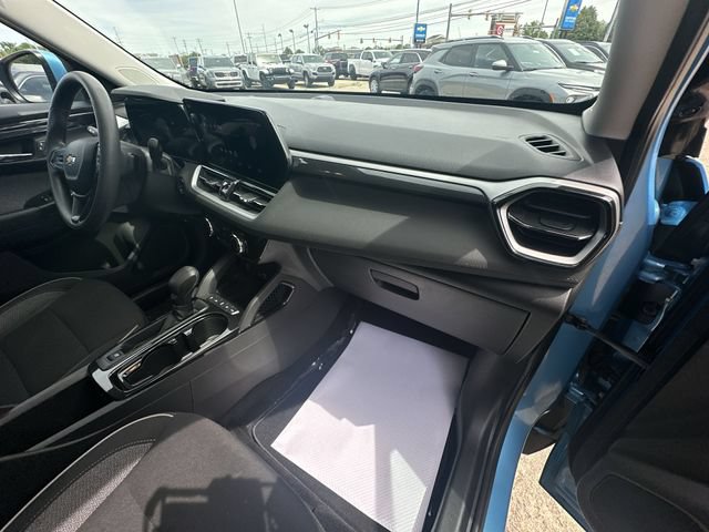 Used 2025 Chevrolet TrailBlazer LT AWD/4WD image 31