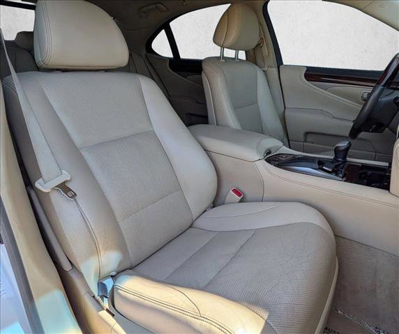 Used 2015 Lexus LS 460 w/ Comfort Package image 22