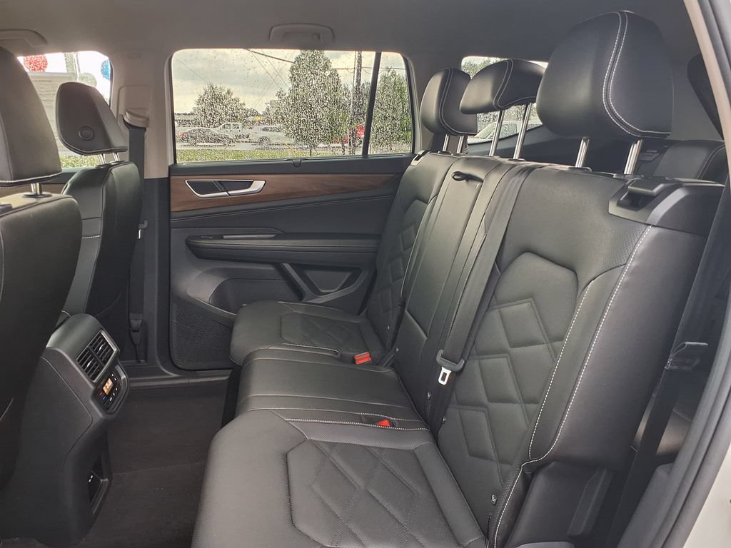 Used 2025 Volkswagen Atlas SE FWD image 19