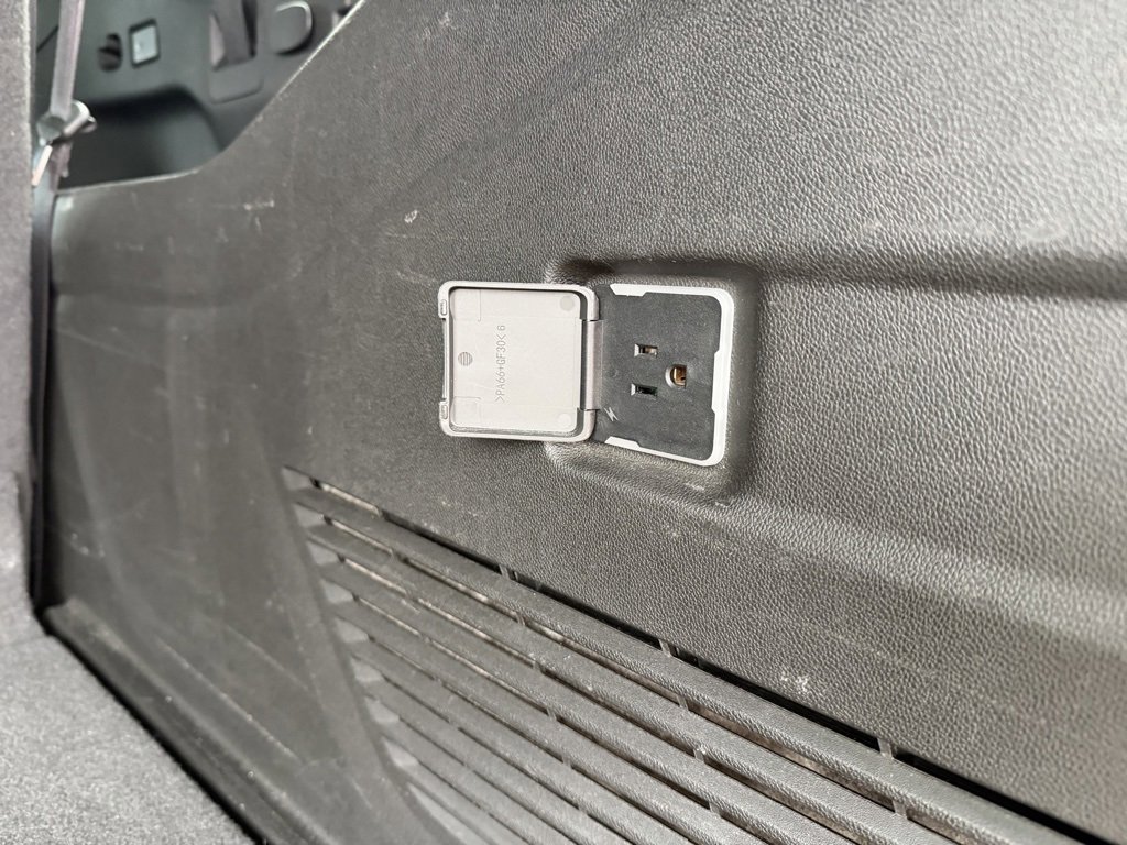 Used 2024 Chevrolet Suburban LT image 30