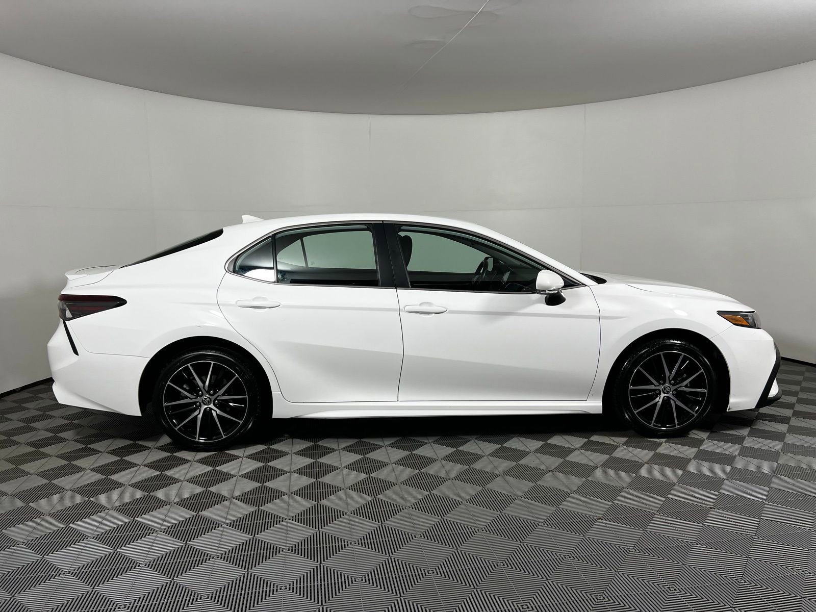Certified 2024 Toyota Camry SE image 4