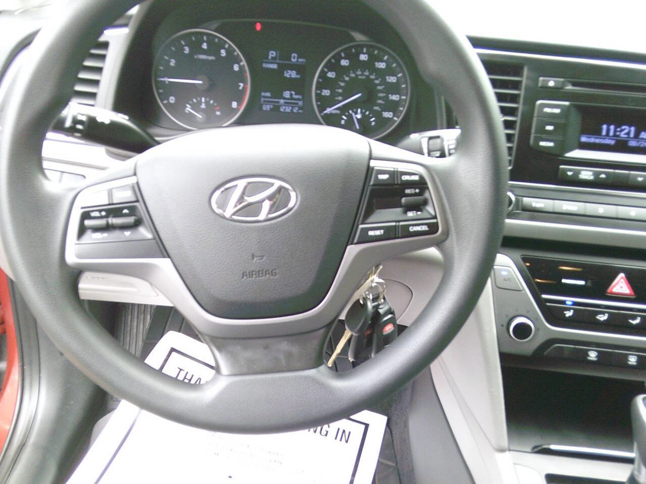 Used 2017 Hyundai Elantra SE image 11