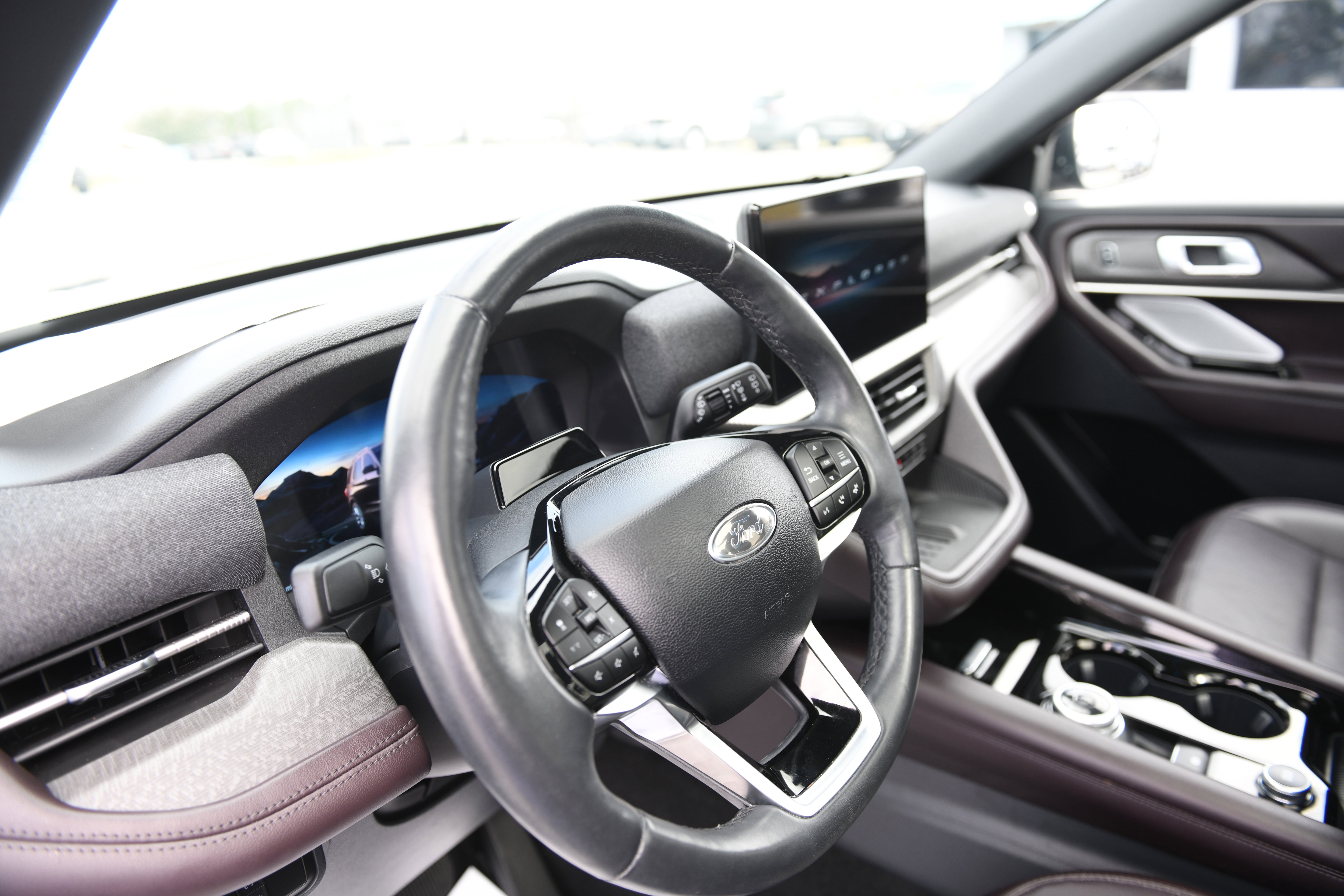 Used 2025 Ford Explorer Platinum image 19