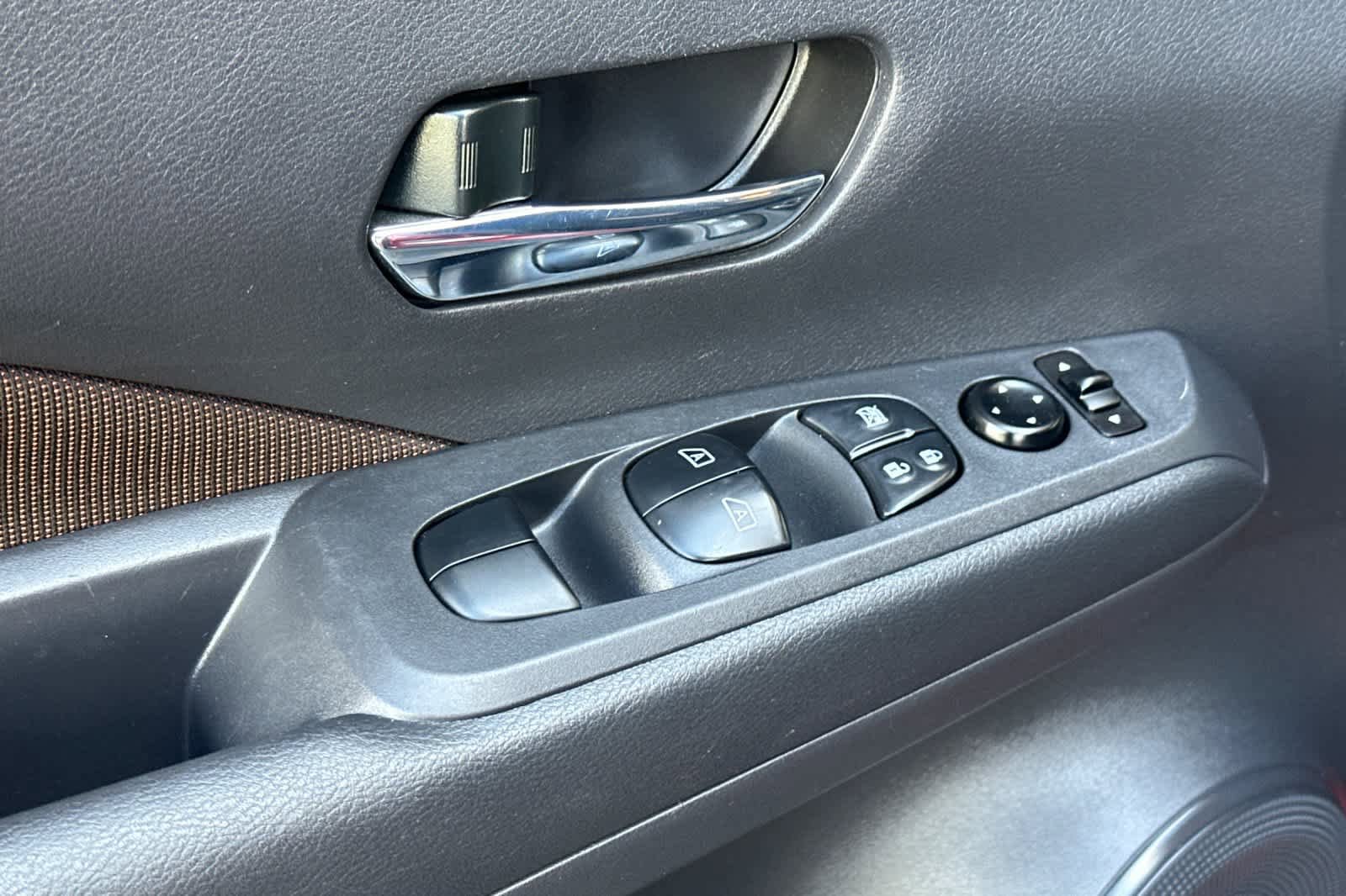 Used 2021 Nissan Kicks SR w/ Exterior Package FWD image 13