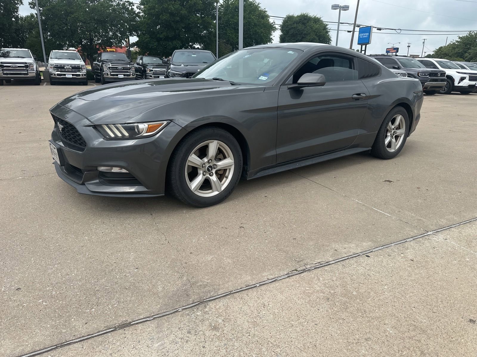 Used 2017 Ford Mustang Coupe RWD image 6