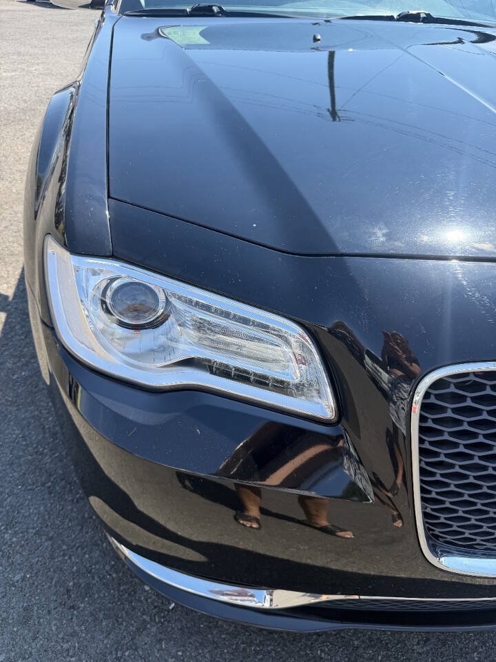 Used 2017 Chrysler 300 C RWD image 28