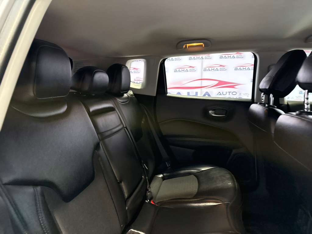 Used 2019 Jeep Compass Latitude FWD image 44