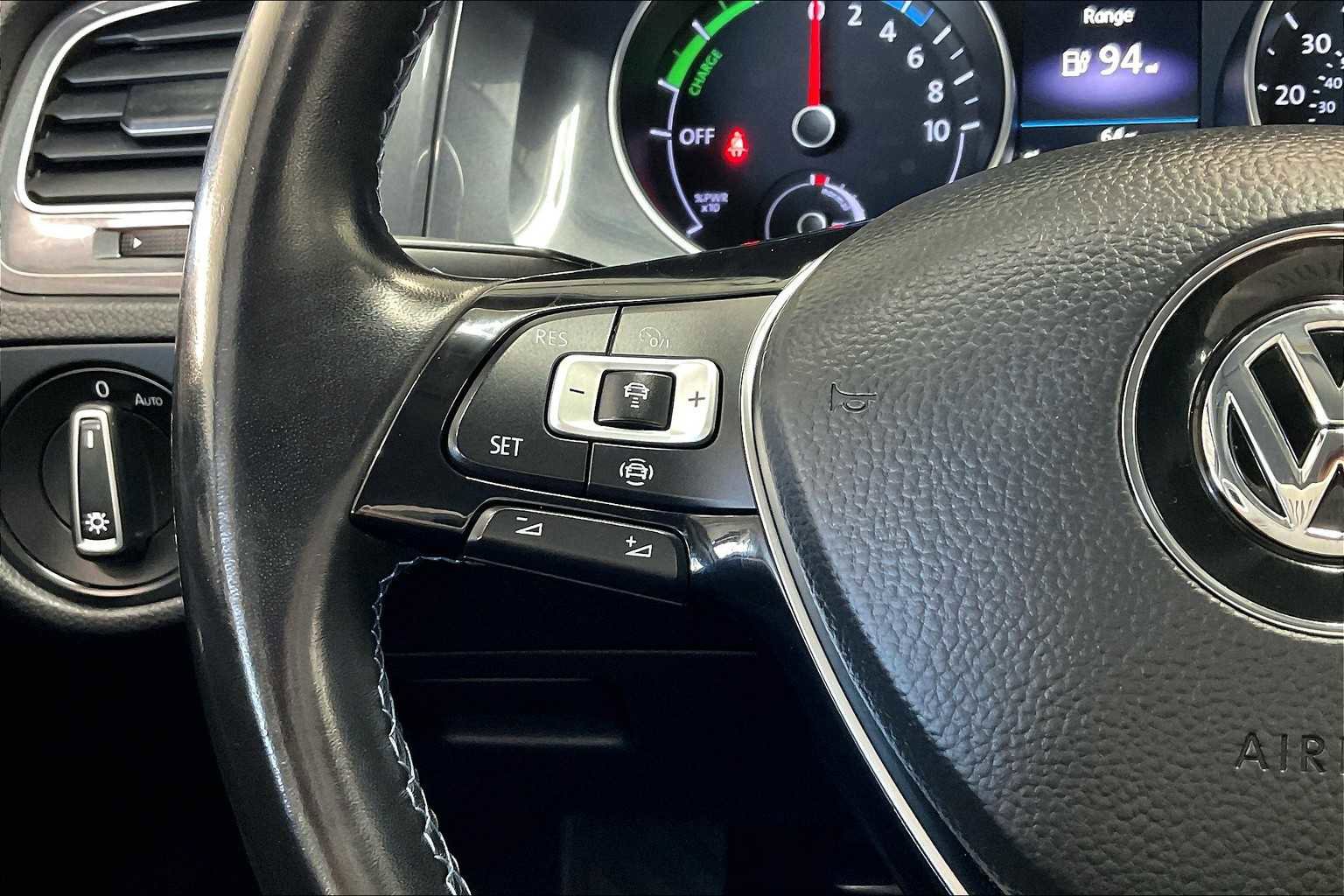 Used 2019 Volkswagen e-Golf SE w/ Driver Assistance Package image 23