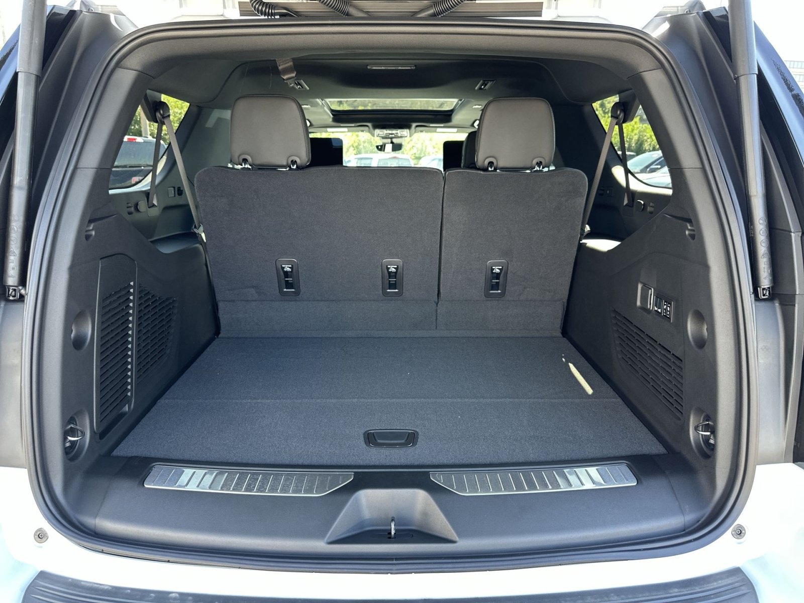 New 2026 Chevrolet Suburban Premier AWD/4WD image 27