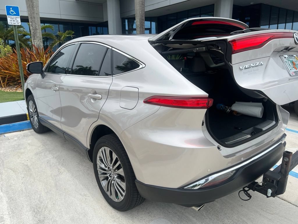 Used 2024 Toyota Venza Limited AWD/4WD image 8