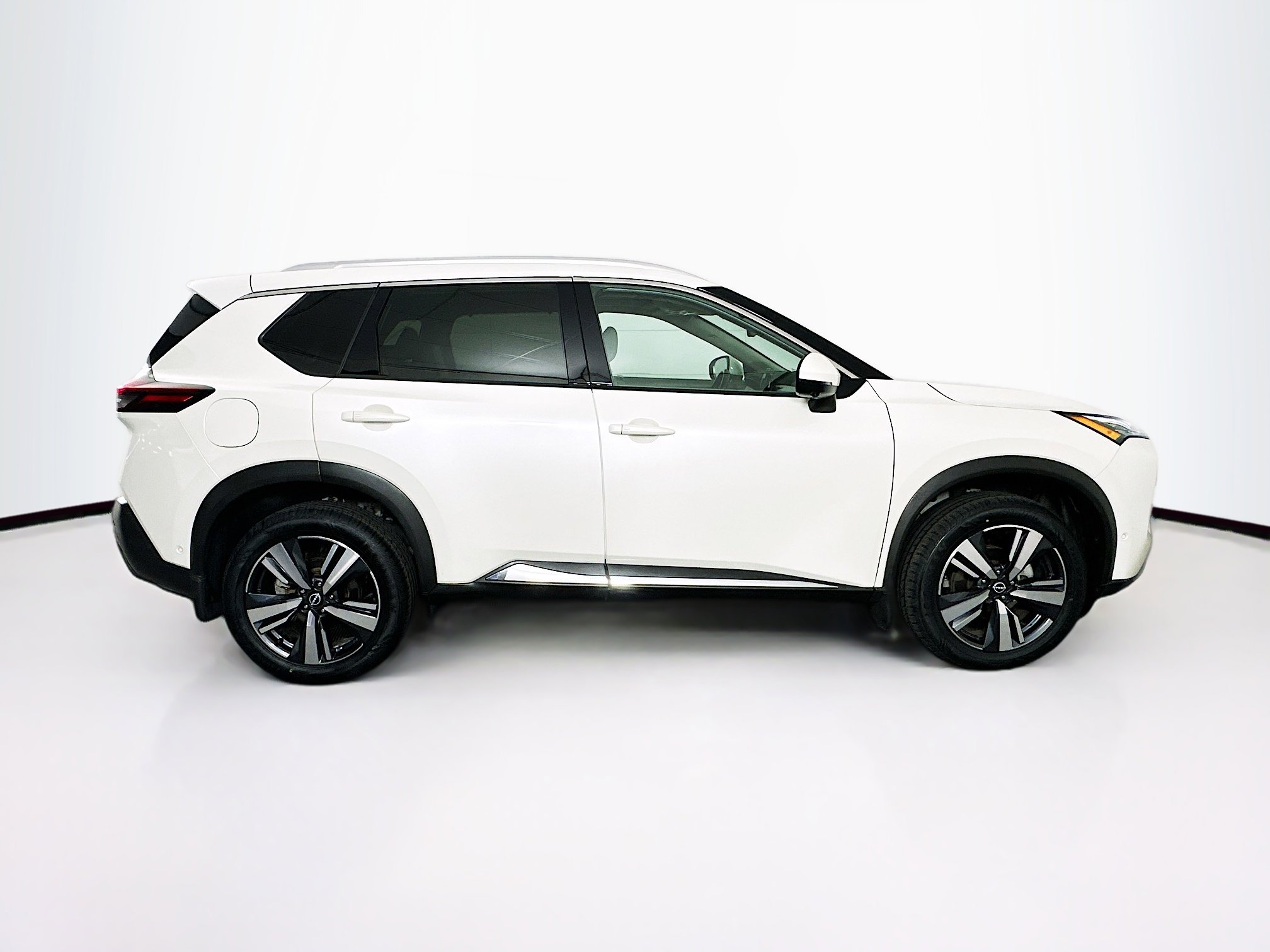 Used 2023 Nissan Rogue SL w/ SL Premium Package image 10