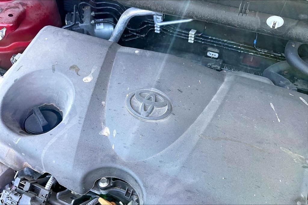 Used 2025 Toyota RAV4 XLE AWD/4WD image 33