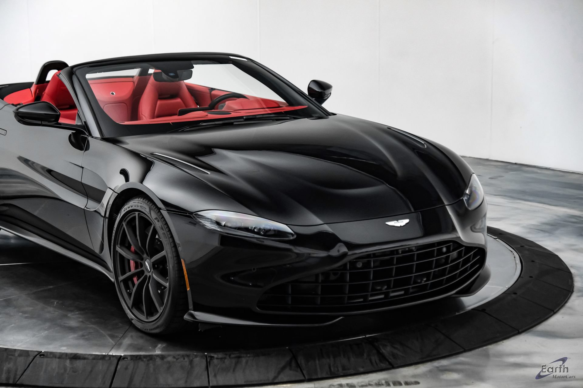 Used 2022 Aston Martin V8 Vantage Roadster RWD image 34