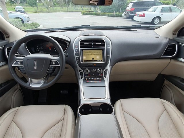 Used 2019 Lincoln Nautilus Select image 17