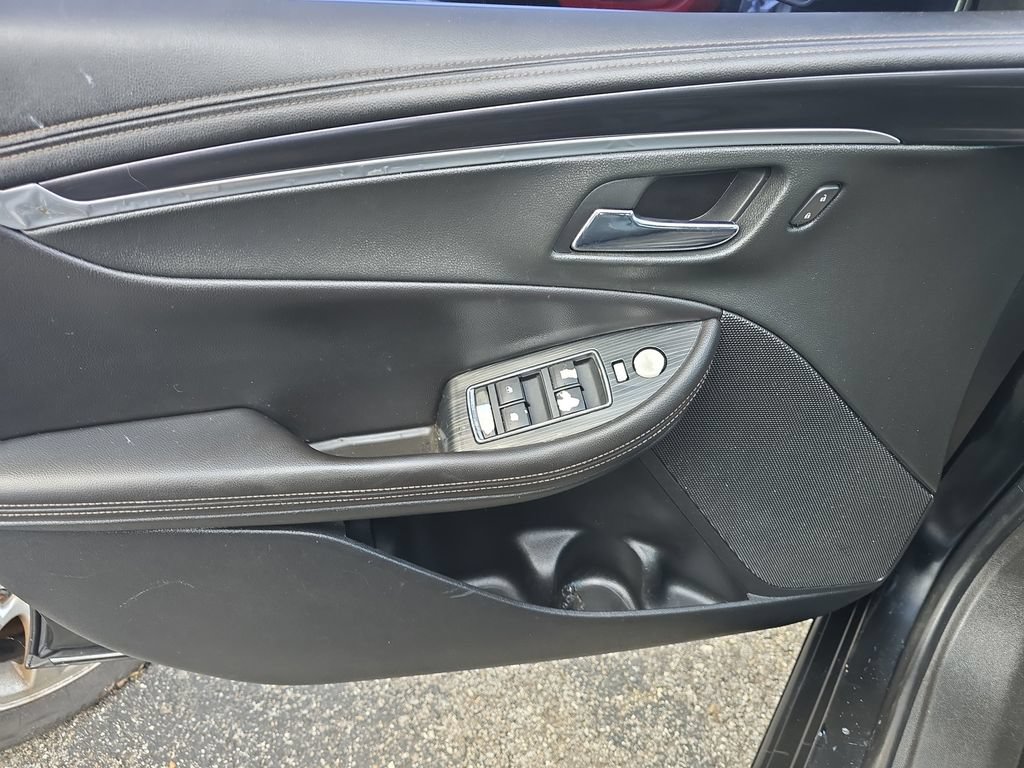 Used 2017 Chevrolet Impala LT FWD image 10