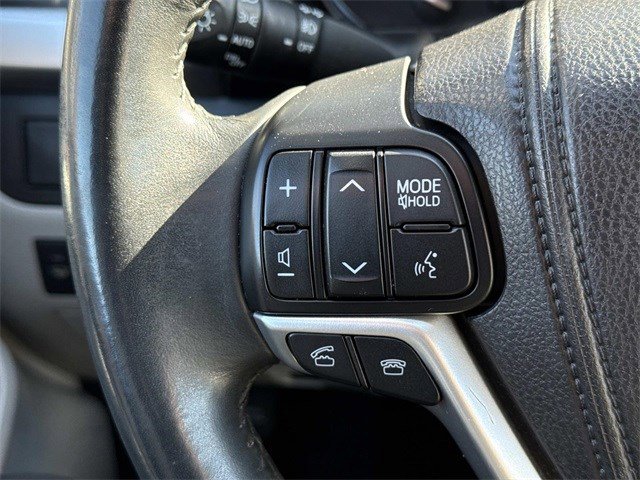 Used 2015 Toyota Highlander Limited image 25