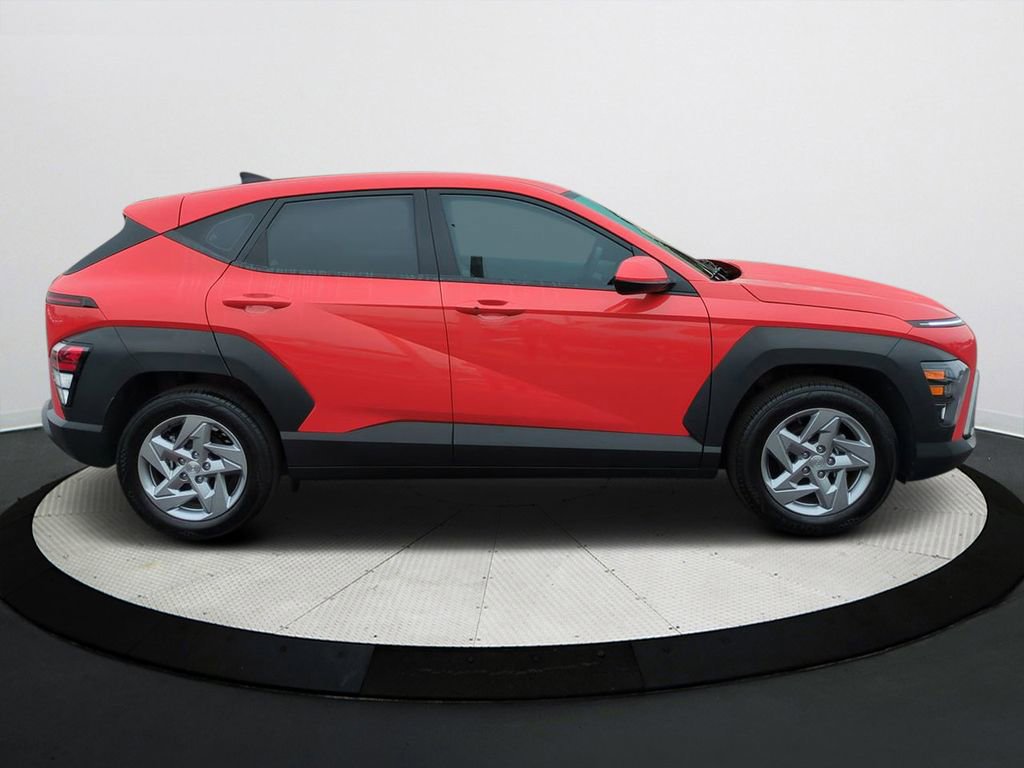 Certified 2025 Hyundai Kona SE image 3