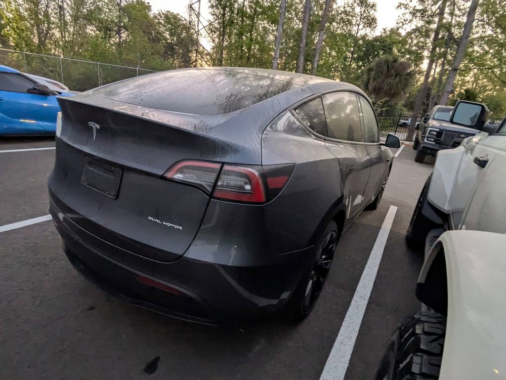 Used 2022 Tesla Model Y Long Range image 6