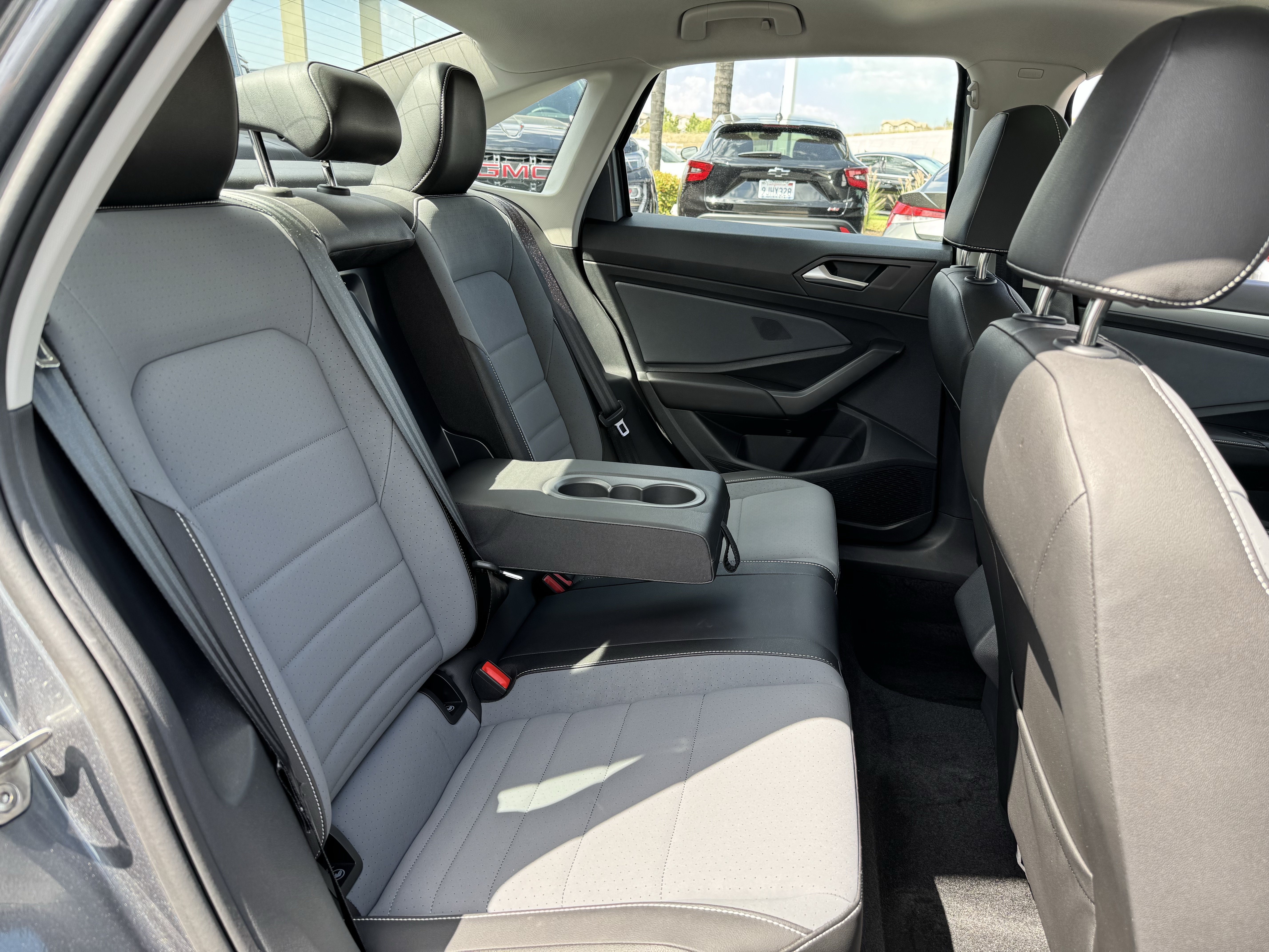 Used 2025 Volkswagen Jetta SE w/ Sunroof Package FWD image 35