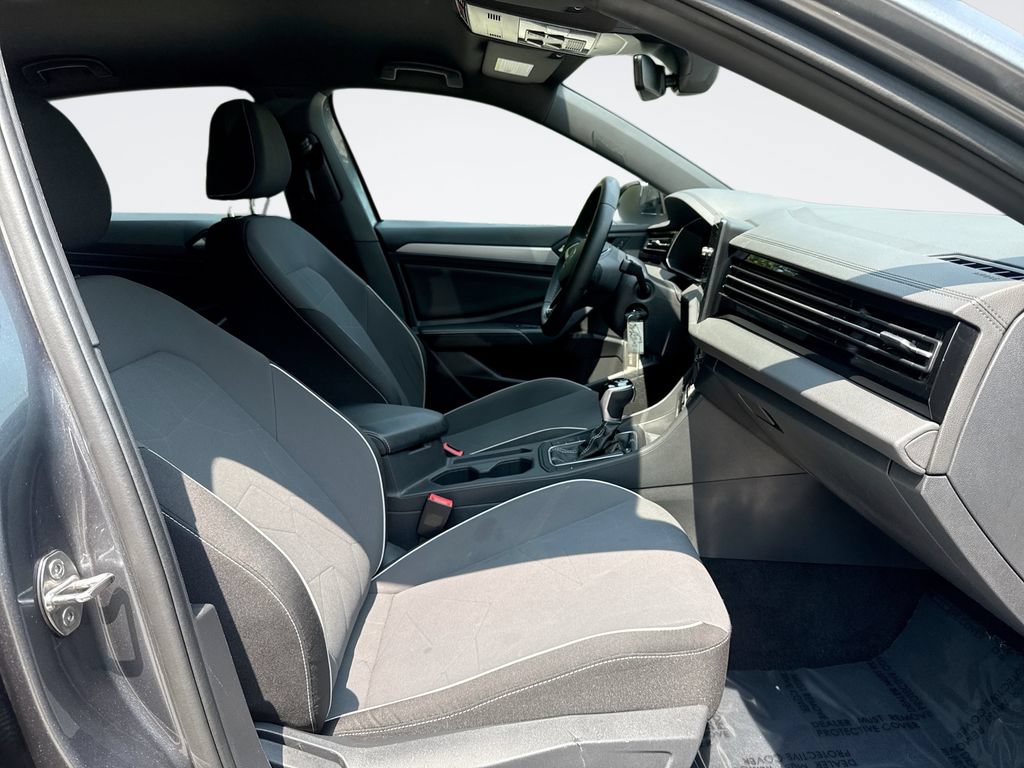 Used 2025 Volkswagen Jetta Sport FWD image 25