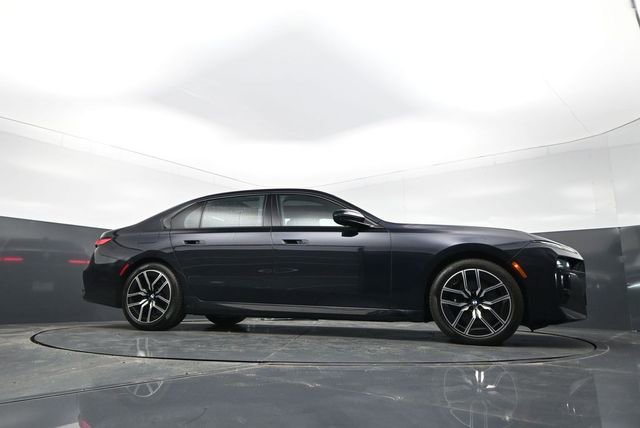 Used 2023 BMW 760i xDrive AWD/4WD image 34