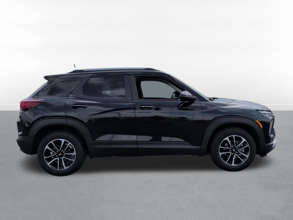Used 2025 Chevrolet TrailBlazer LT FWD image 4