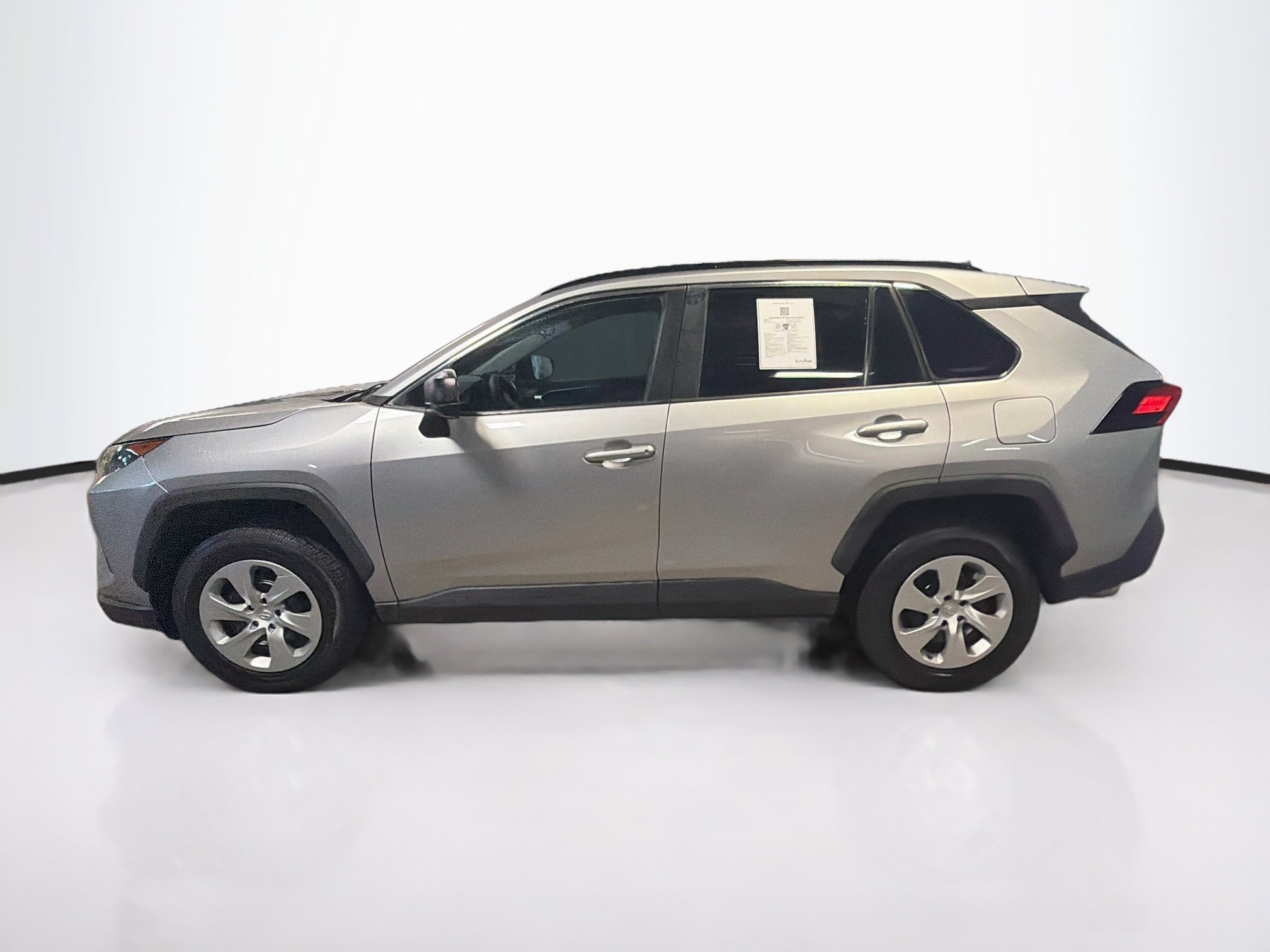 Used 2019 Toyota RAV4 LE AWD/4WD image 4