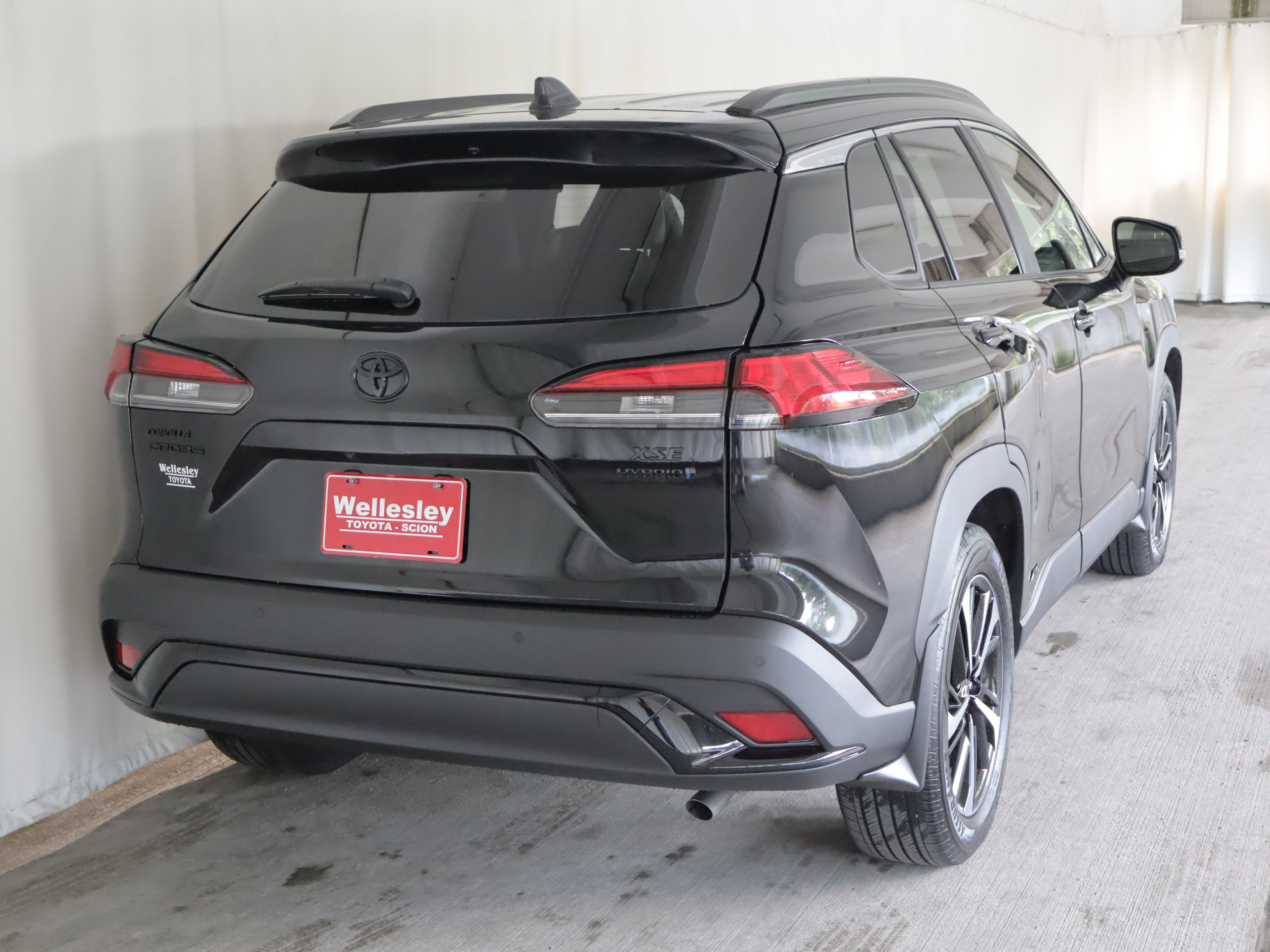 Used 2024 Toyota Corolla Cross AWD Hybrid w/ Convenience Package image 7