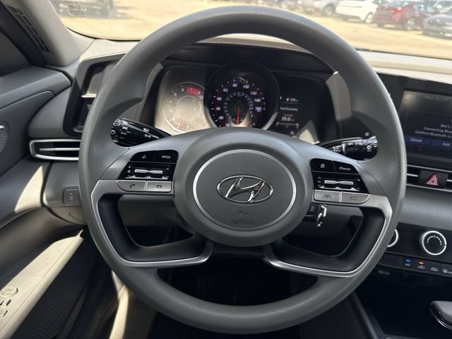 Used 2021 Hyundai Elantra SE FWD image 11