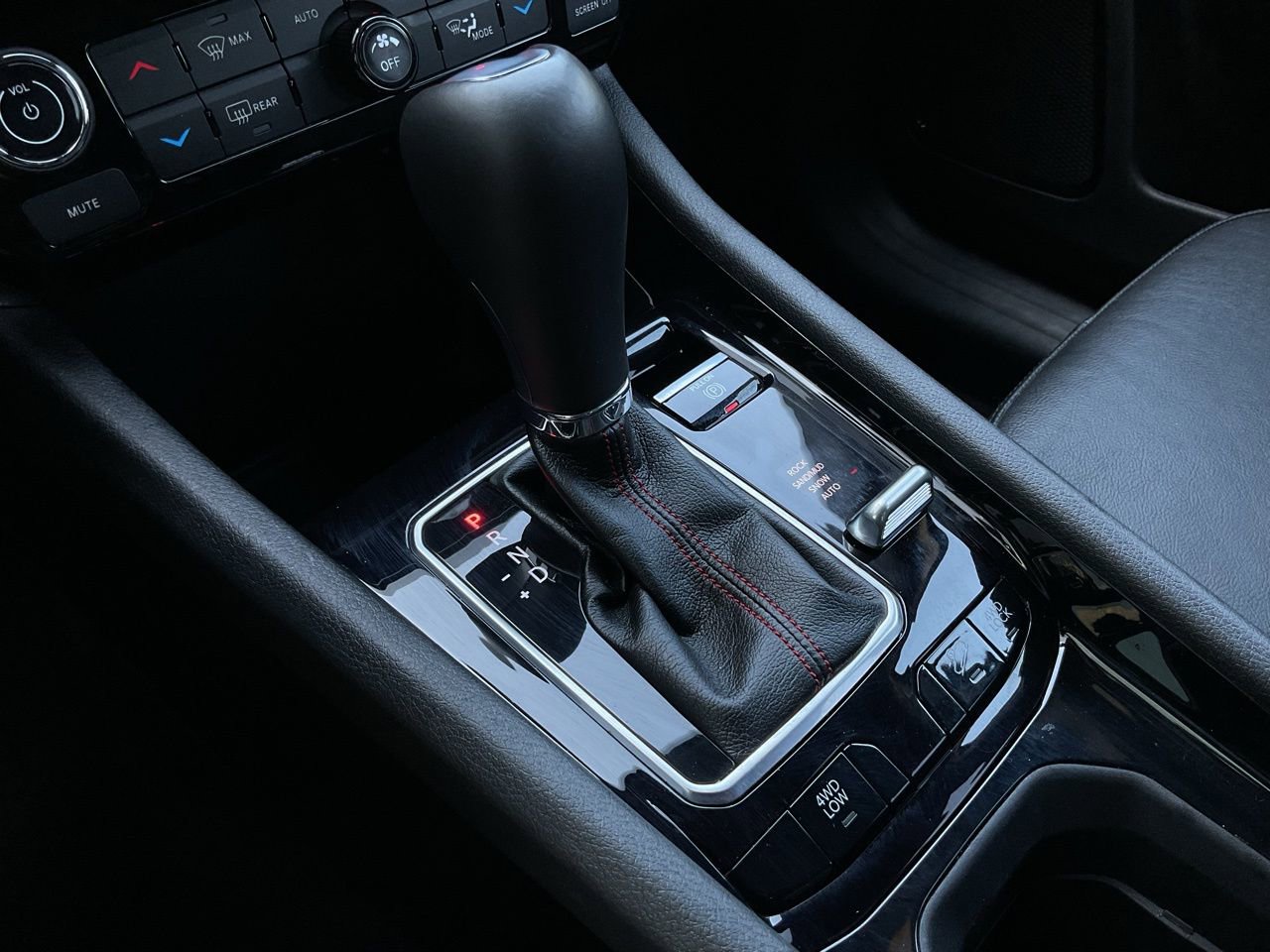 Used 2025 Jeep Compass Trailhawk image 35