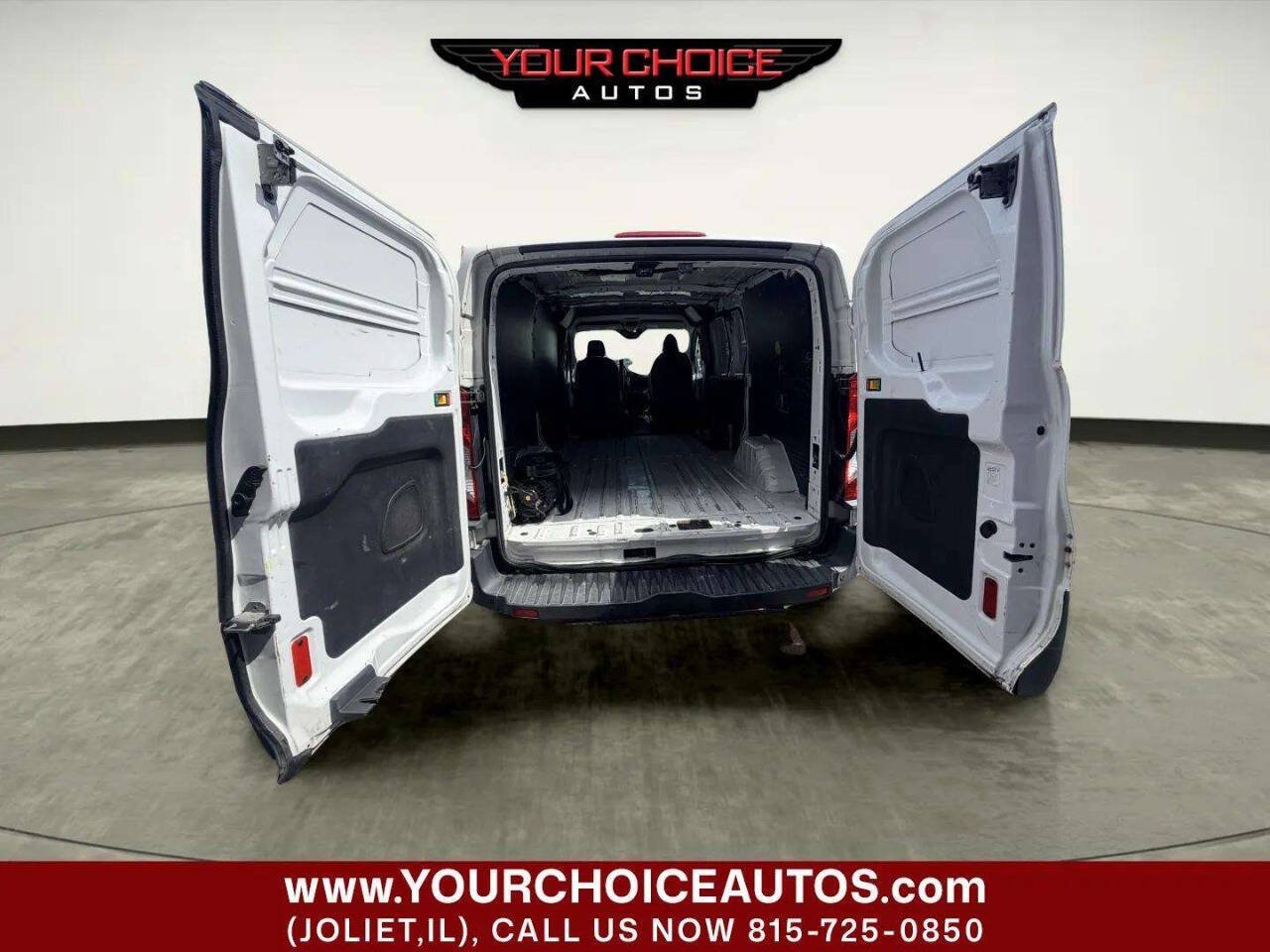 Used 2016 Ford Transit 250 130 Low Roof RWD image 5