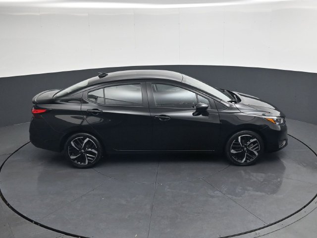 Used 2024 Nissan Versa SR FWD image 25